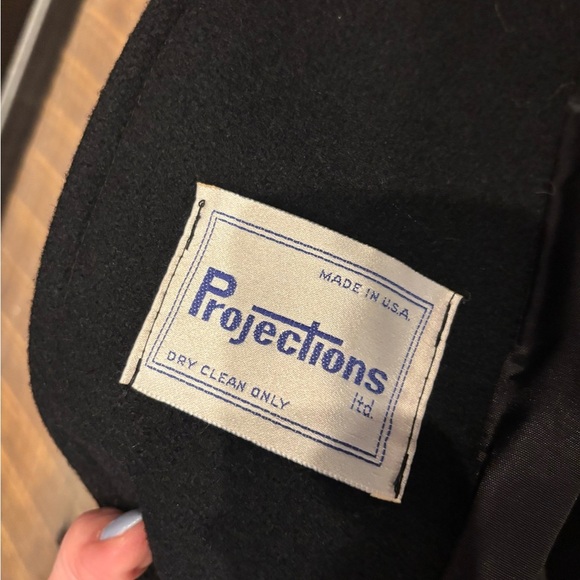 Vintage Projections Elegant Black Coat with Red Accents 100% wool - Picture 5 of 9